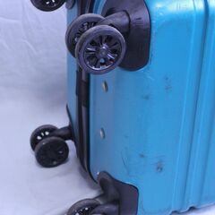 緑色　小型スーツケース　2泊3日程度の画像