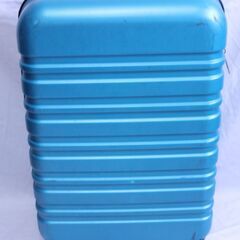 緑色　小型スーツケース　2泊3日程度