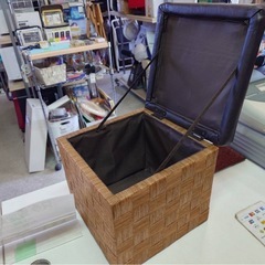 ● ニトリ 収納付き スツール ドーラ DBR オシャレ 収納 椅子 イス  30×30×30cm コンパクトサイズ 中古 ③の画像