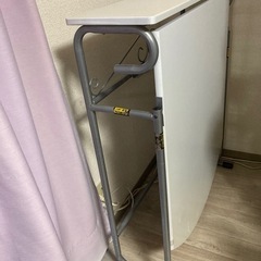 折り畳みテーブルの画像