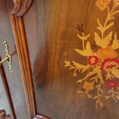 イタリア製｜ロココ様式｜象嵌細工｜キャビネット｜鍵1本付の画像
