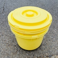 プラスチック漬物樽二つ（未使用品）の画像