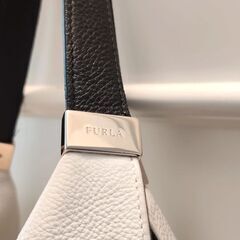 FURLA バイカラーショルダーバッグの画像