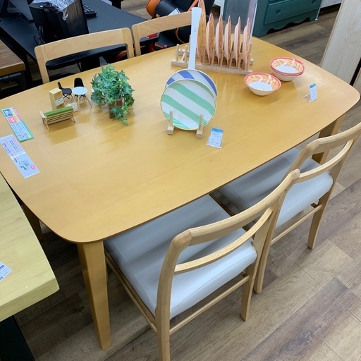 ダイニングテーブル