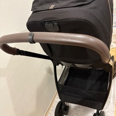 ヌナ　ベビーカーTRIV【美品】の画像