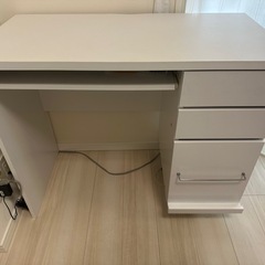【無料】LOWYA　デスク　7/12 AM or7/13に取りに来れる方の画像