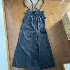 本日希望　黒スカート・黒サロペット　２つセットの画像