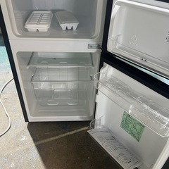 008 冷蔵庫 ハイセンス HR-B95O1B 2022年 93L【割れがある為格安！】の画像