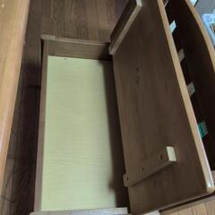ダイニングテーブル　収納付きチェアの画像