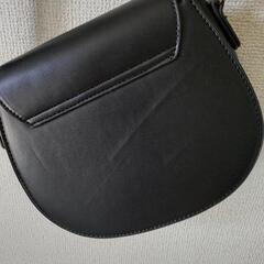 グレイルセミサークルショルダーバッグの画像