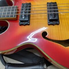 D0593 HONEY エレキベース エレキ ベース bass ケース付き 動作未確認の画像