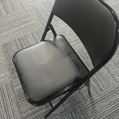 折り畳み椅子の画像