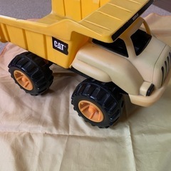 ダンプカーのおもちゃ（キャタピラ）