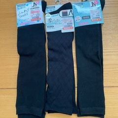 しまむら　未使用品タグ付き　黒靴下3足＆おまけ3足の画像