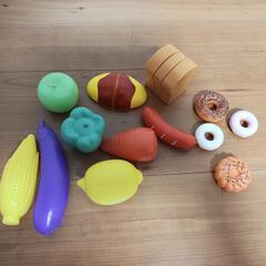 ショッピングカートと食材の画像
