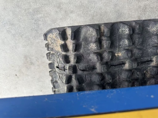 中古　　イセキ　除雪機