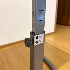高さ調整のできるデスクの画像