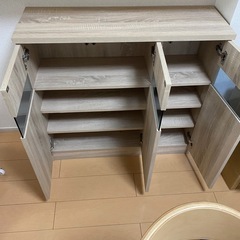 キャビネット　食器棚　カップボード　の画像