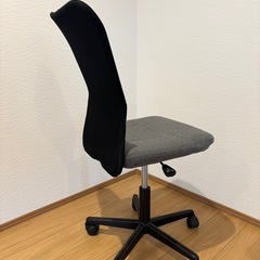 キャスター付きデスクチェアの画像