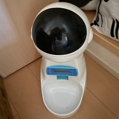 猫の自動給餌器の画像