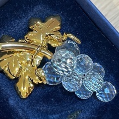 D7020【スワロフスキー】ブドウ ブローチの画像