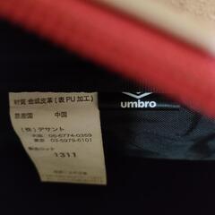 UMBRO エナメルショルダーバッグの画像