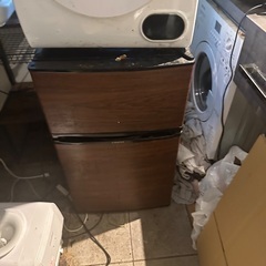冷蔵庫 simplus シンプラス 2ドア冷蔵庫 90L SP-90L2-WD ダークウッド 冷凍庫 2ドア 省エネ 左右 両開き 1人暮らし 木目の画像