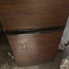 冷蔵庫 simplus シンプラス 2ドア冷蔵庫 90L SP-90L2-WD ダークウッド 冷凍庫 2ドア 省エネ 左右 両開き 1人暮らし 木目の画像