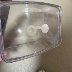 ニトリ仕切り水切り付き容器中古の画像