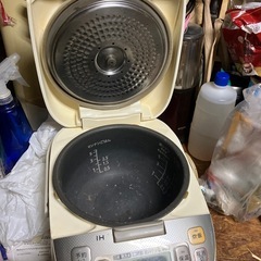 炊飯器の画像
