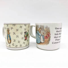 ss7607　 ウェッジウッド ピーターラビット マグカップ 2個セット デザイン違い WEDGWOOD 白地 マグ コーヒーカップ 珈琲 紅茶 陶磁器 洋食器 ボーンチャイナ ウェッジウッド 中古の画像