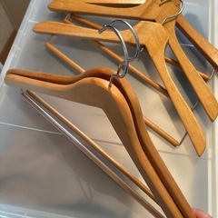 木製ハンガー6個 41cmくらいの画像