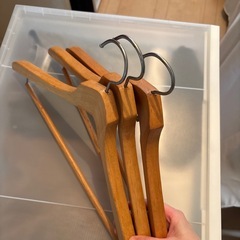 木製ハンガー6個 41cmくらいの画像