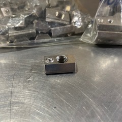 HNTRSN8-5 30個 SHNTP8-8 42個 HNTRSN8-4 38個 ロックナット アルミフレーム用 後入れの画像