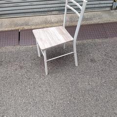 おしゃれな椅子950円配達オッケイの画像