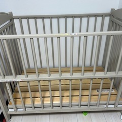 LOWYA ベビーベッドの画像