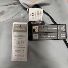 新品　Tシャツ　シルバーの画像