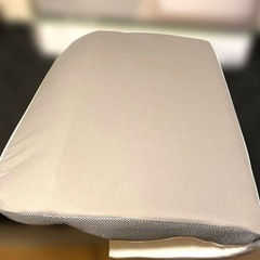 専用カバー付　ニトリ　肩・首・背中も支えるまくらの画像