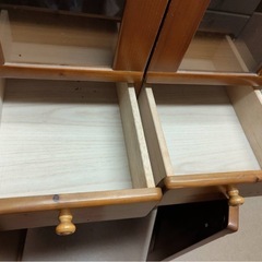 無料⭐︎食器棚 キッチン収納 キャビネット 引き出し2箇所の画像