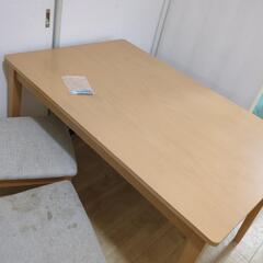 ダイニングテーブルの画像