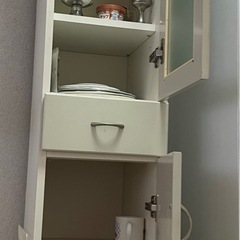 キッチン棚縦長の画像