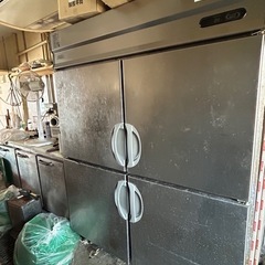 業務用４面冷凍庫の画像