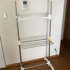 キャスター付き伸縮ハンガーラックの画像