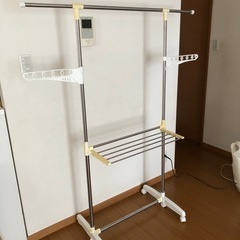 キャスター付き伸縮ハンガーラックの画像