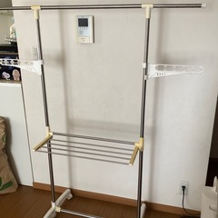 キャスター付き伸縮ハンガーラックの画像