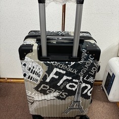 キャリーバッグ　スーツケース　かっこいい　エッフェル塔柄の画像