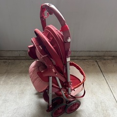 Aprica製 赤いチェック柄 ベビーカーの画像