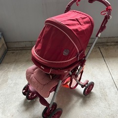 Aprica製 赤いチェック柄 ベビーカーの画像