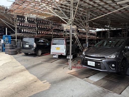 13インチ綺麗な4本タイヤ+交換工賃、愛知県大府市、アマントレーディング株式会社タイヤ専門店