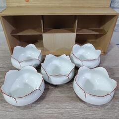 【新品】花形 小鉢 5点セット 小鉢揃 木箱入り 和食器の画像